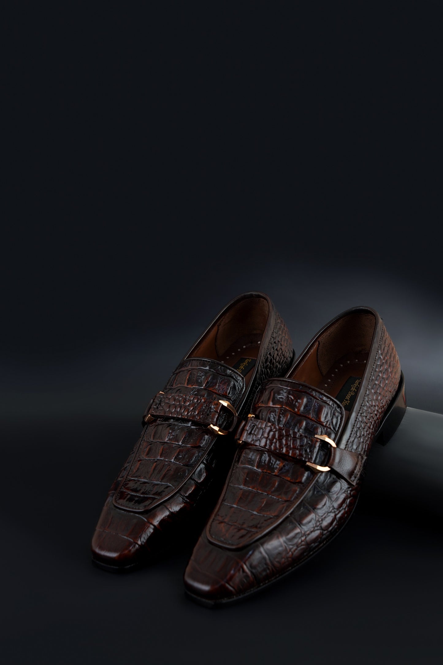 Men’s Crocodile-Texture Leather Loafers with Metal Detail L-0027