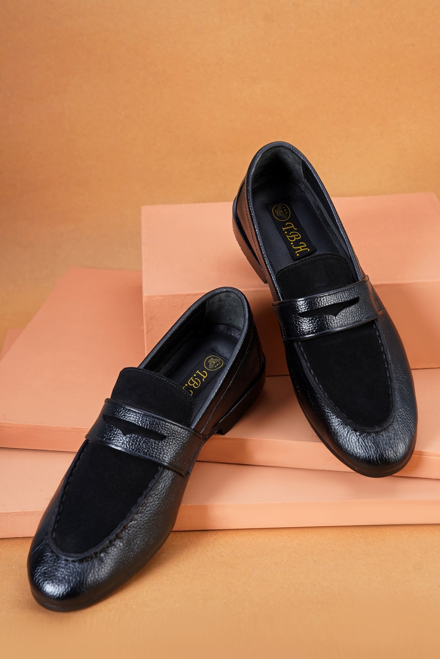 Men’s Black Textured Leather Loafers – Premium Formal Wear